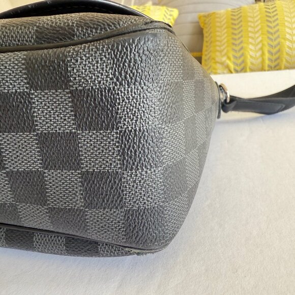 Auth Louis Vuitton Daniel GM Shoulder Bag Messenger Damier Graphite N58033 - Picture 10 of 16